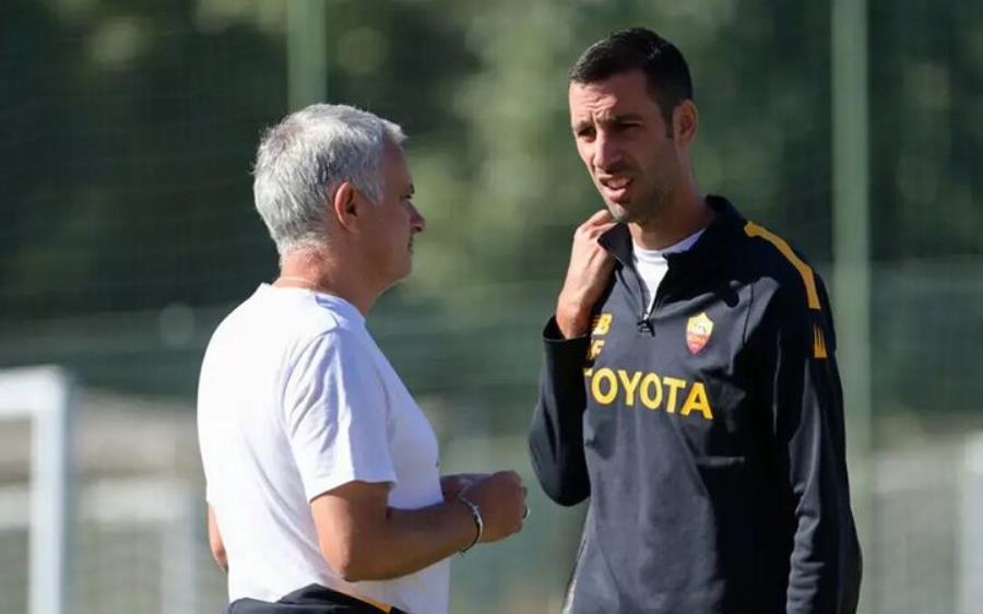 رونمایی از مربی جدید تیم ملی فوتبال ایران در دبی
